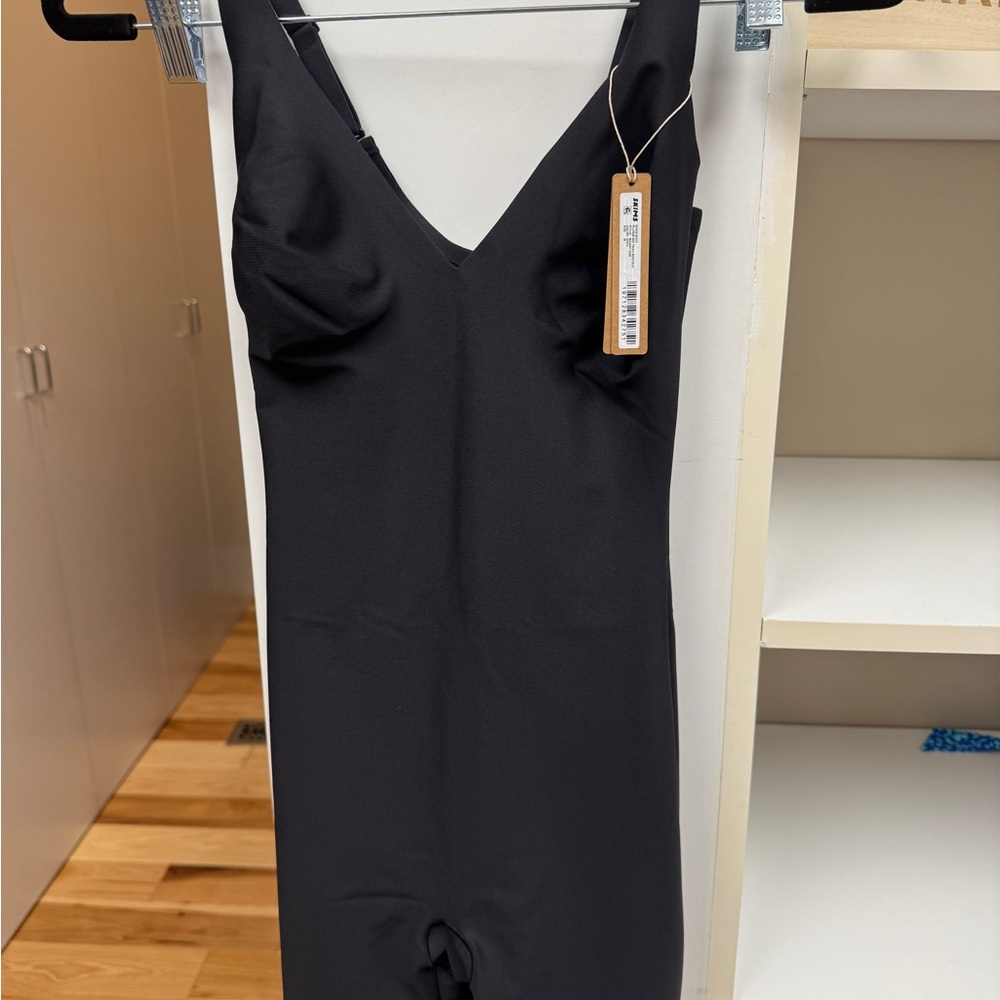 SKINS onyx unlined plunge mid thigh Bodysuit
